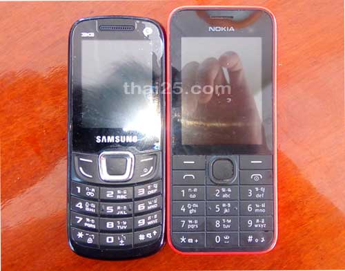 ภาพ เปรียบเทียบ ขนาดโทรศัพท์ SamSung Hero 3G vs Nokia 208